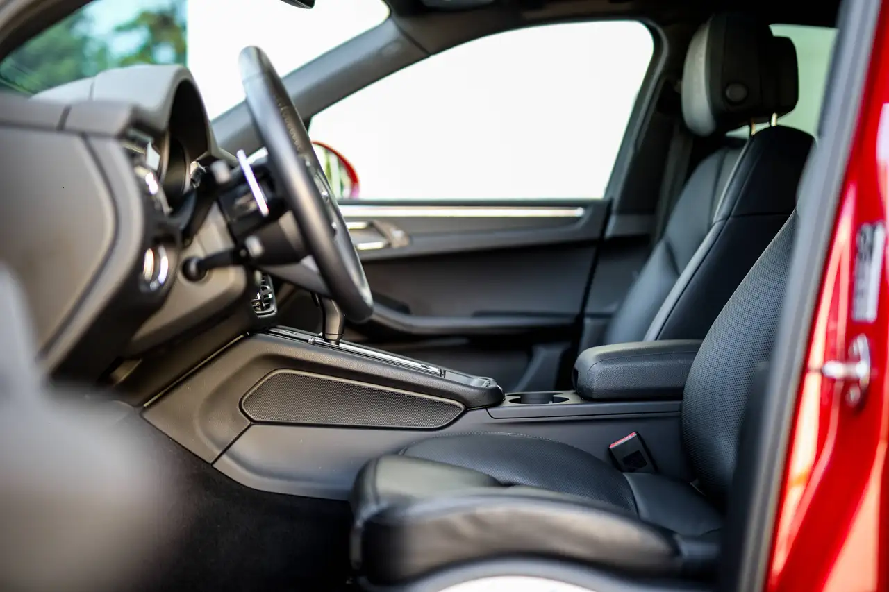 Porsche Macan - Image 23