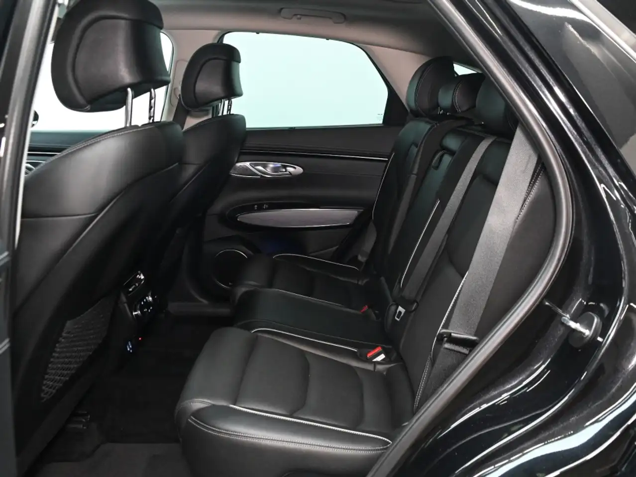 Genesis GV70 - Image 13