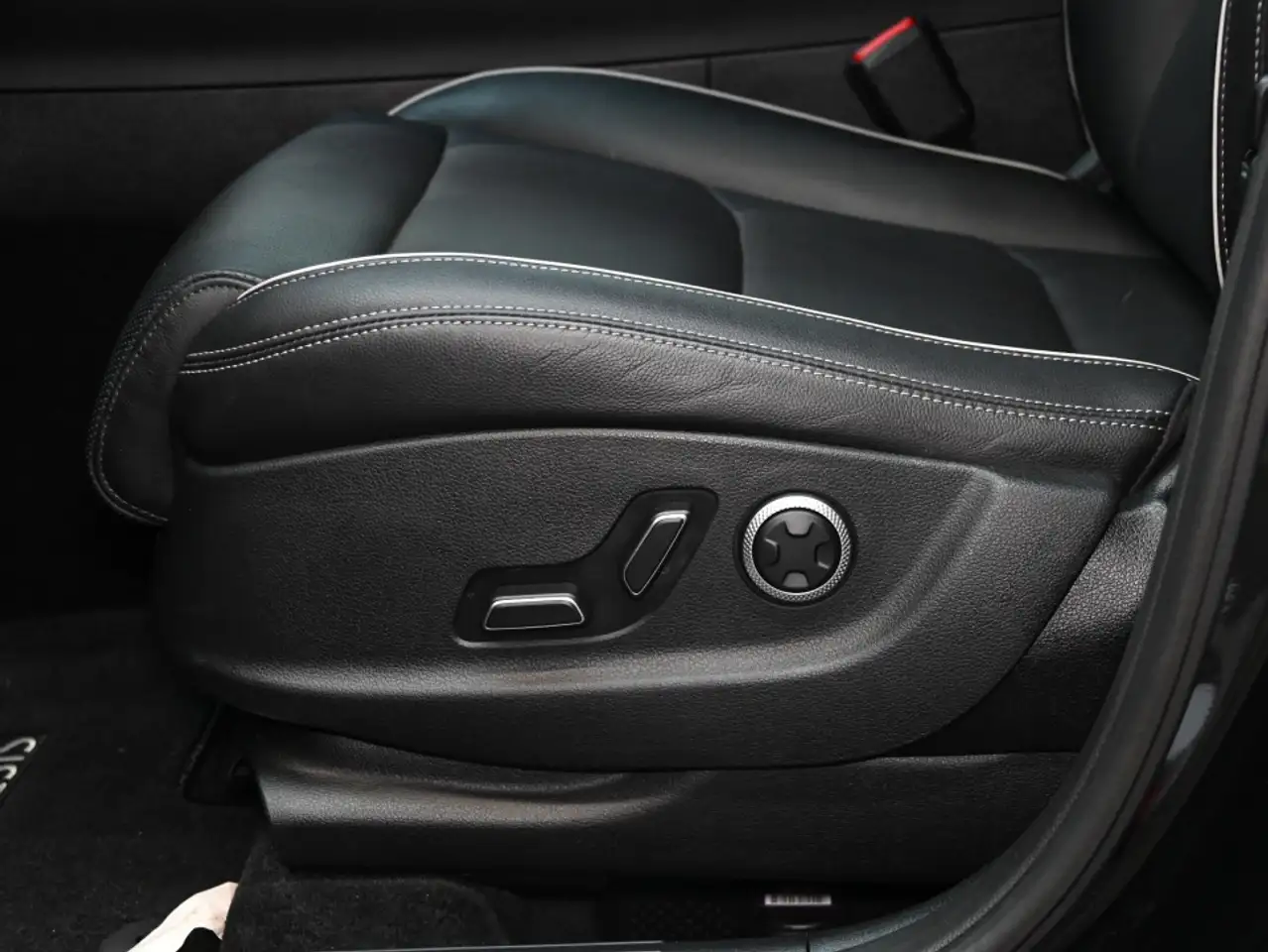 Genesis GV70 - Image 11