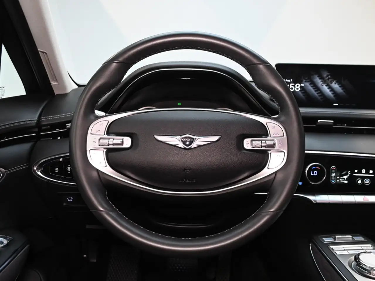 Genesis GV70 - Image 22