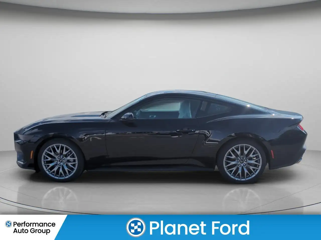 Ford Mustang - Image 8