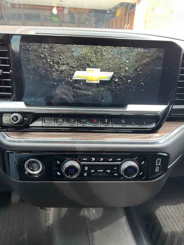 Chevrolet Silverado 1500 - Image 8