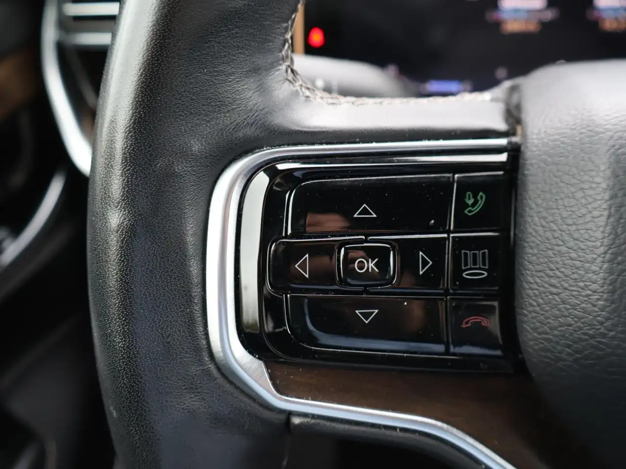 Jeep Grand Wagoneer - Image 39