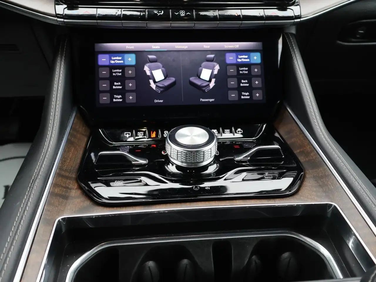 Jeep Grand Wagoneer - Image 21