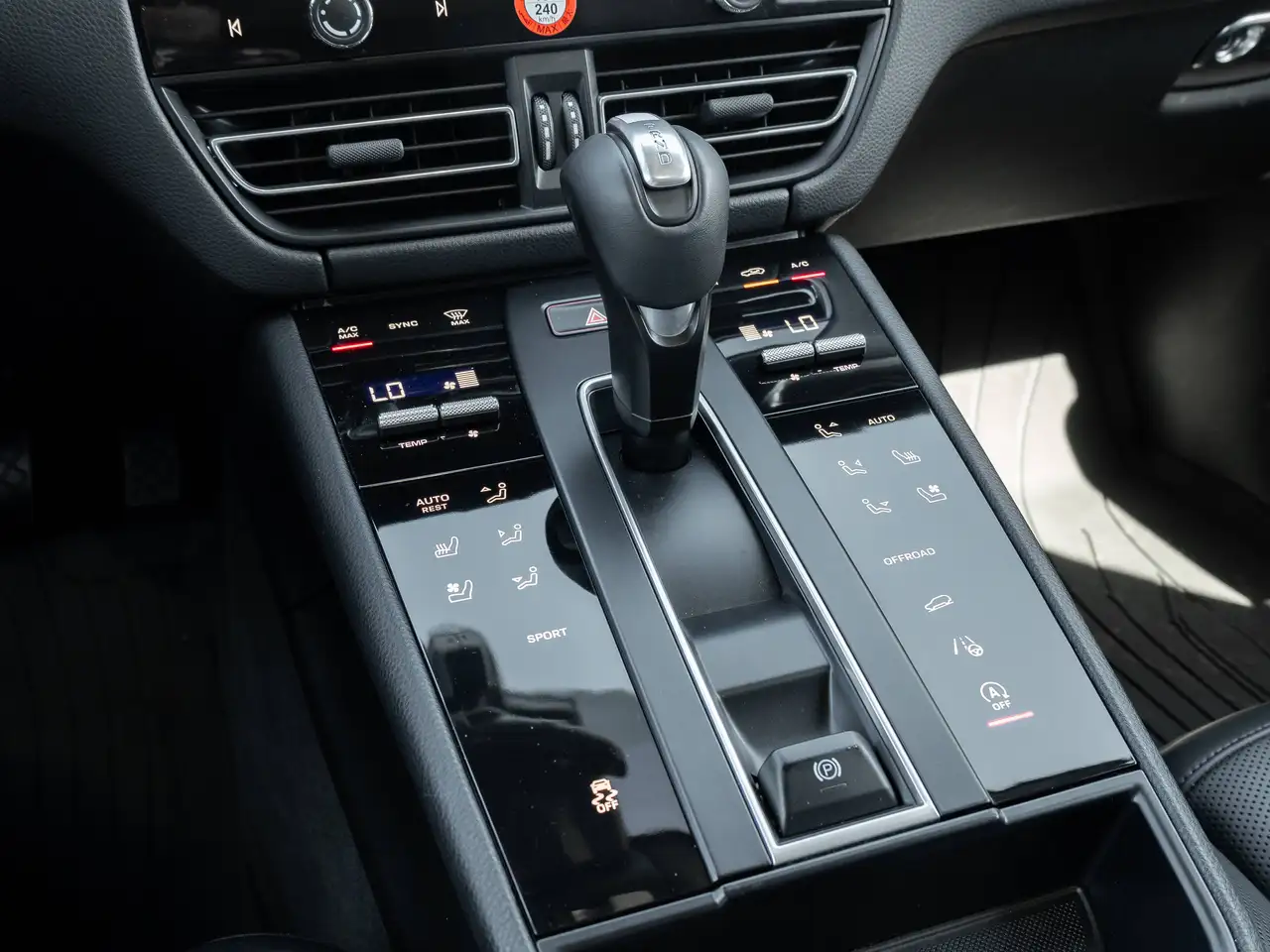 Porsche Macan - Image 28