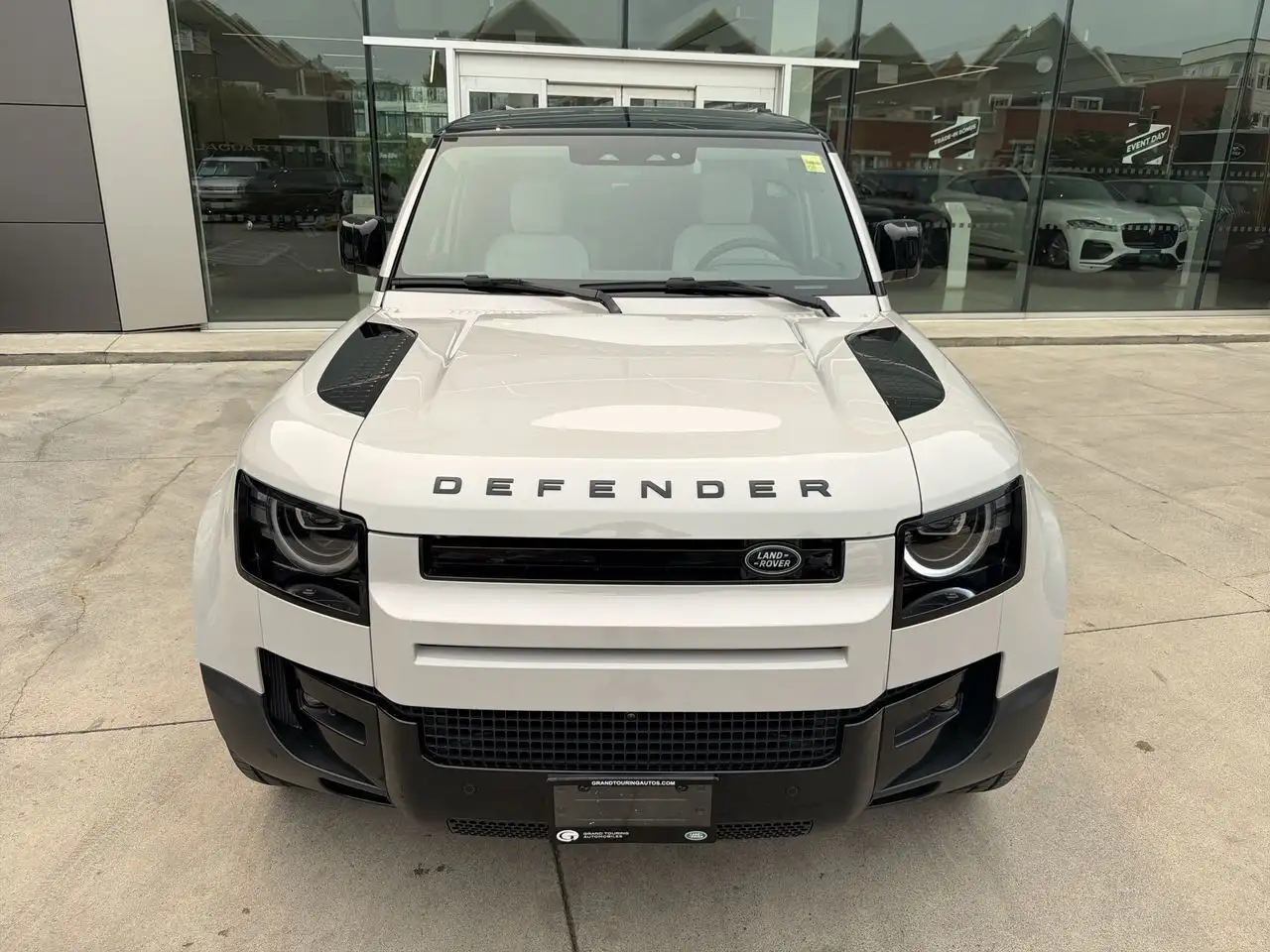 Land Rover Defender - Image 3