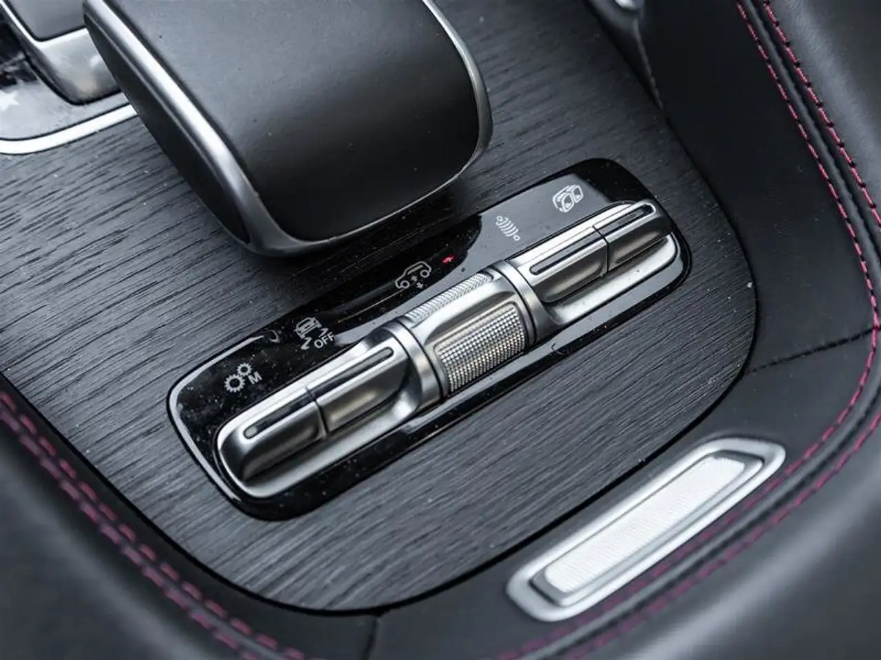 Mercedes-Benz GLE - Image 25