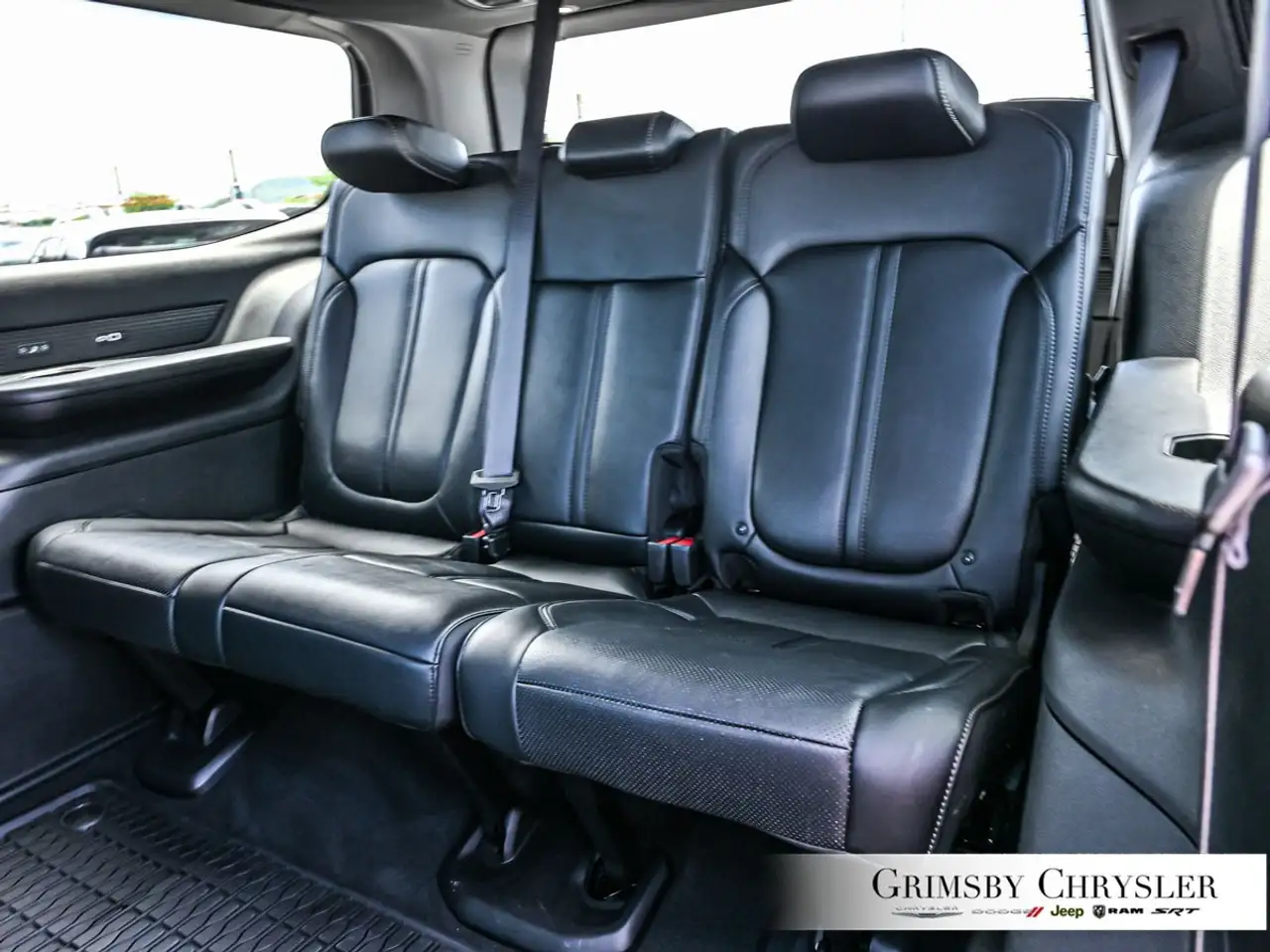 Jeep Wagoneer - Image 19