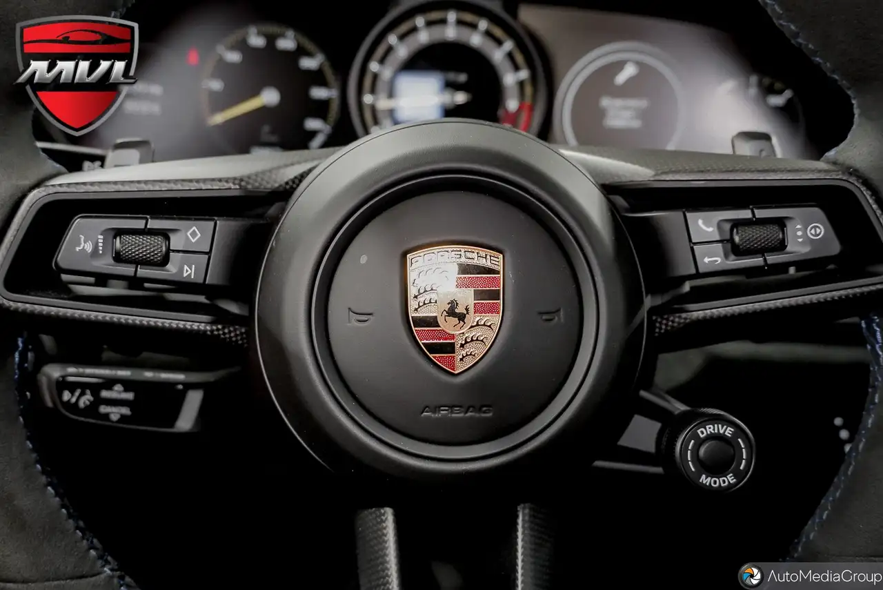 Porsche 911 - Image 22