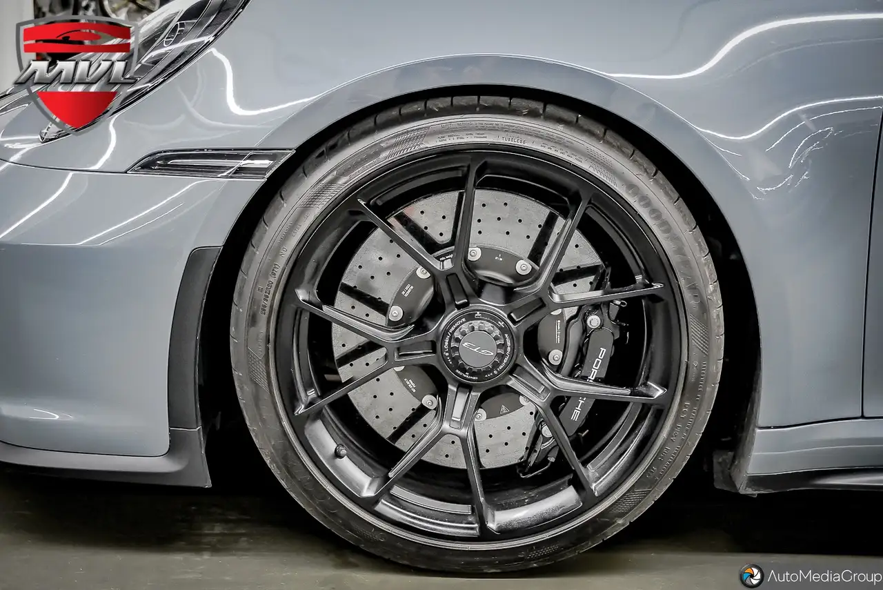 Porsche 911 - Image 14