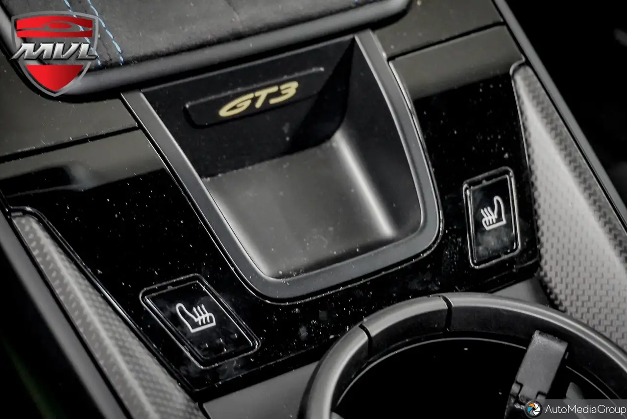 Porsche 911 - Image 33