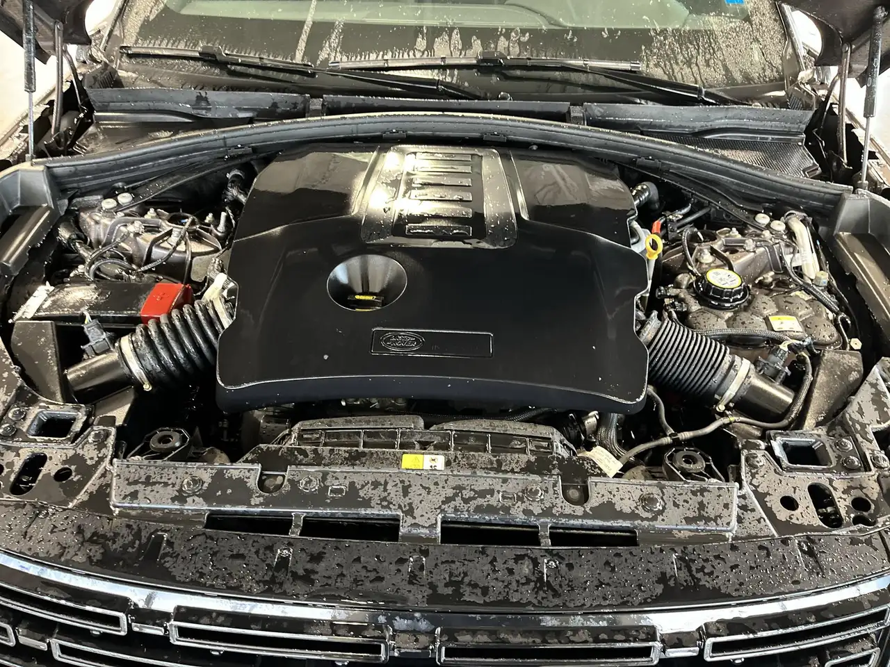 Land Rover Range Rover Velar - Image 25