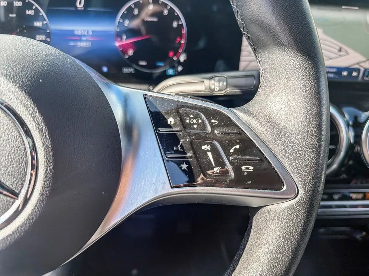 Mercedes-Benz GLA - Image 11