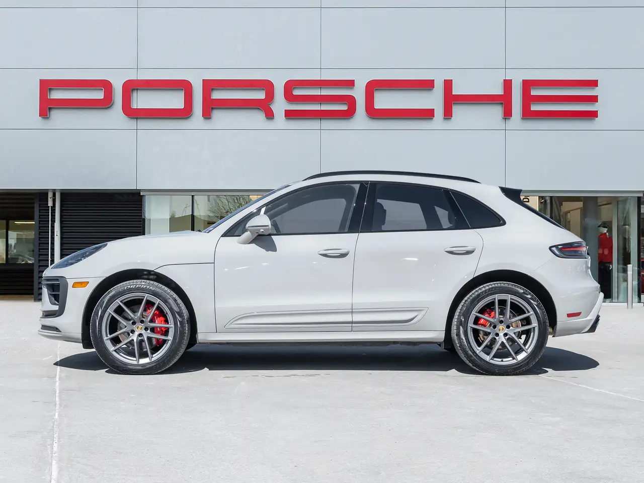 Porsche Macan - Image 2