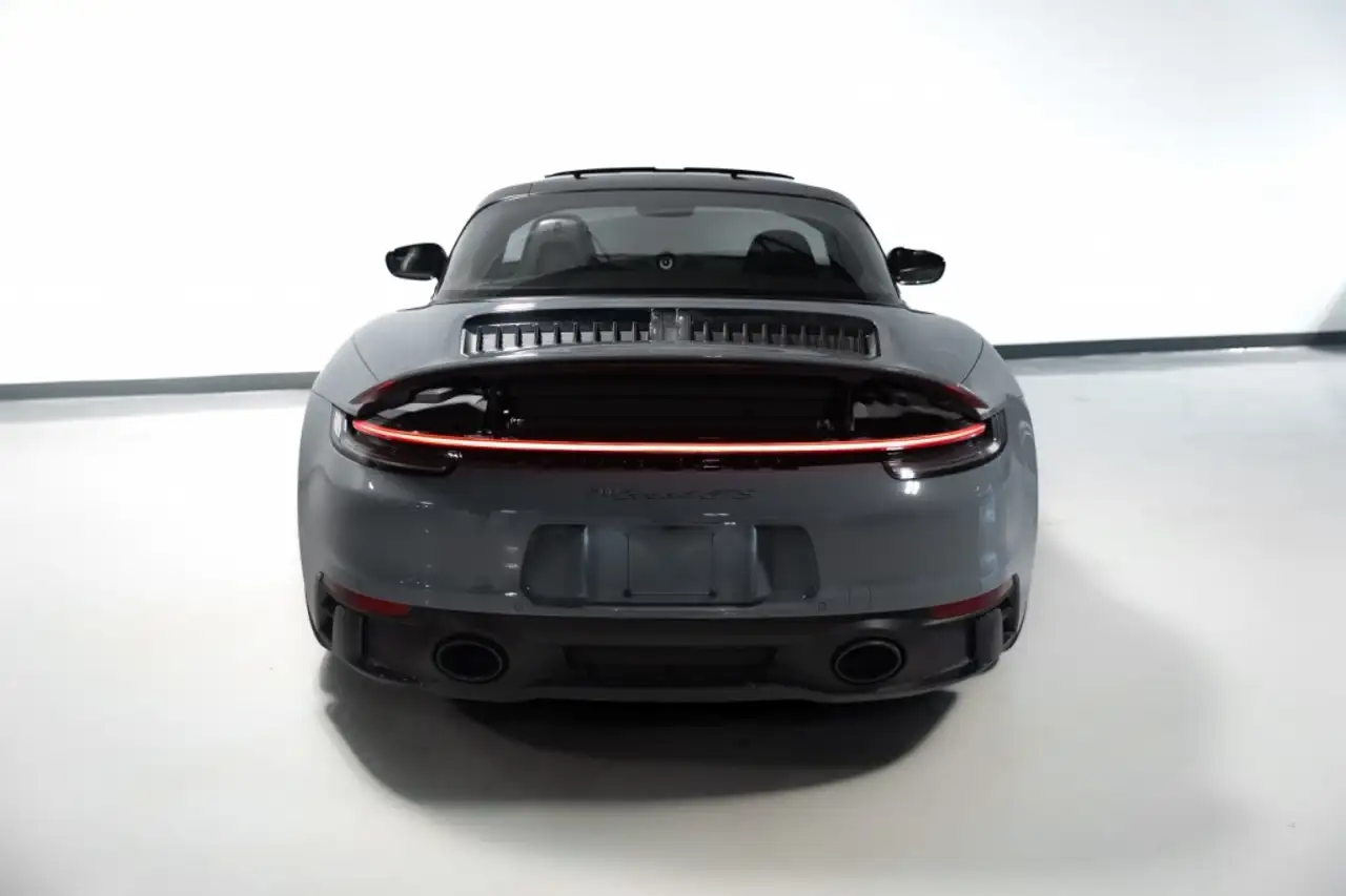 Porsche 911 - Image 5