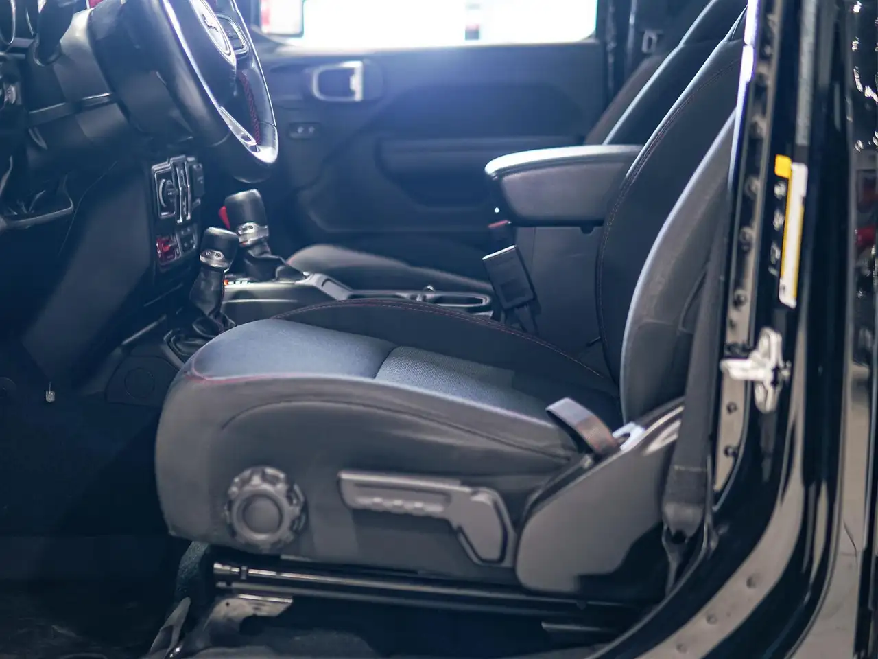 Jeep Wrangler - Image 15