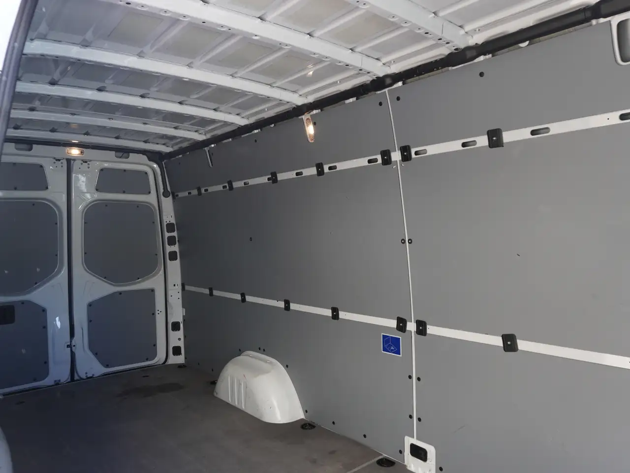 Mercedes-Benz Sprinter - Image 28