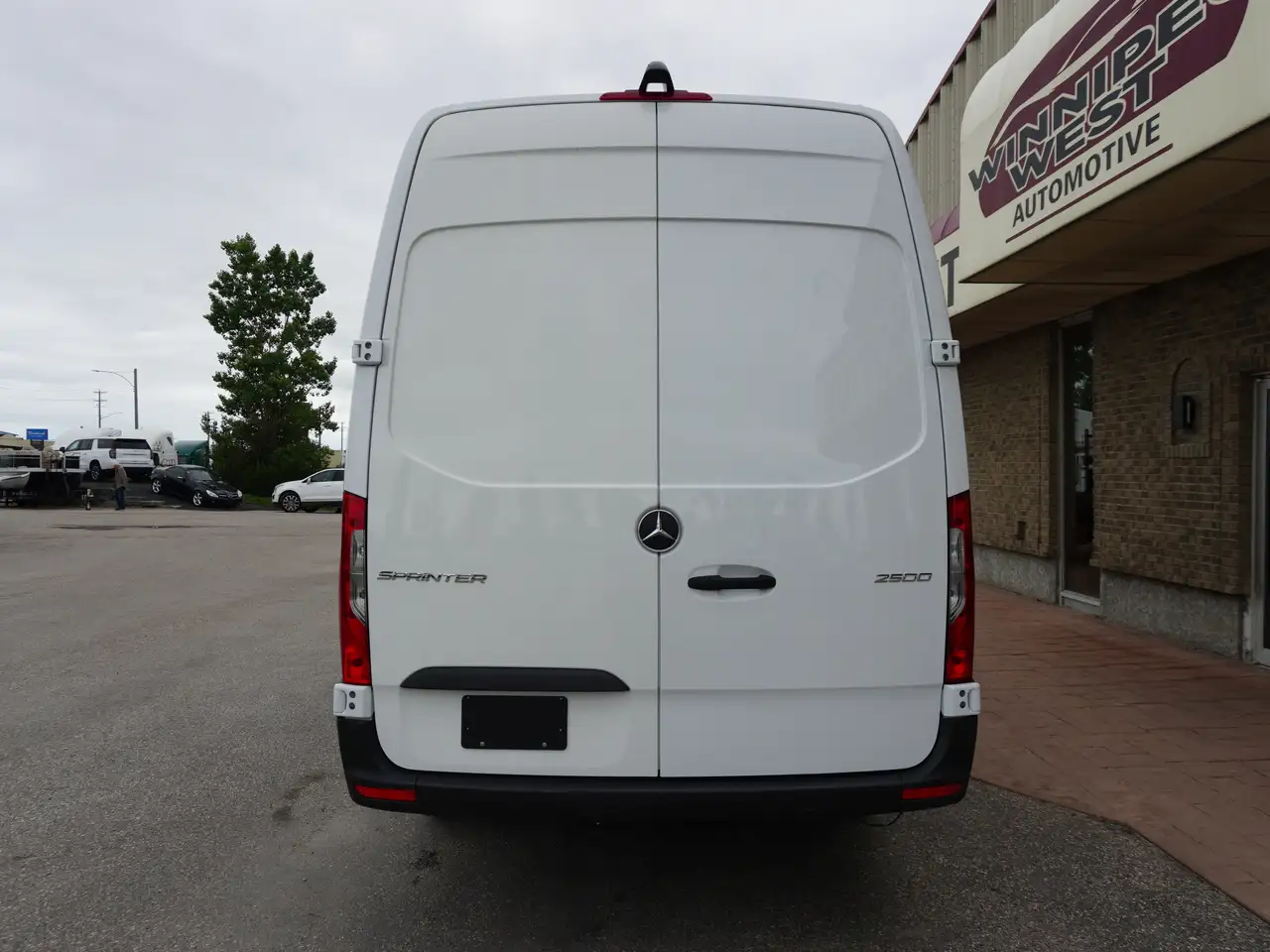Mercedes-Benz Sprinter - Image 9
