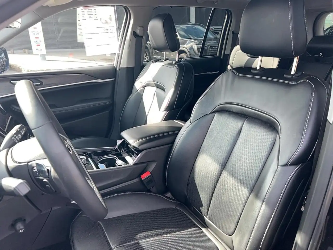 Jeep Grand Cherokee - Image 11