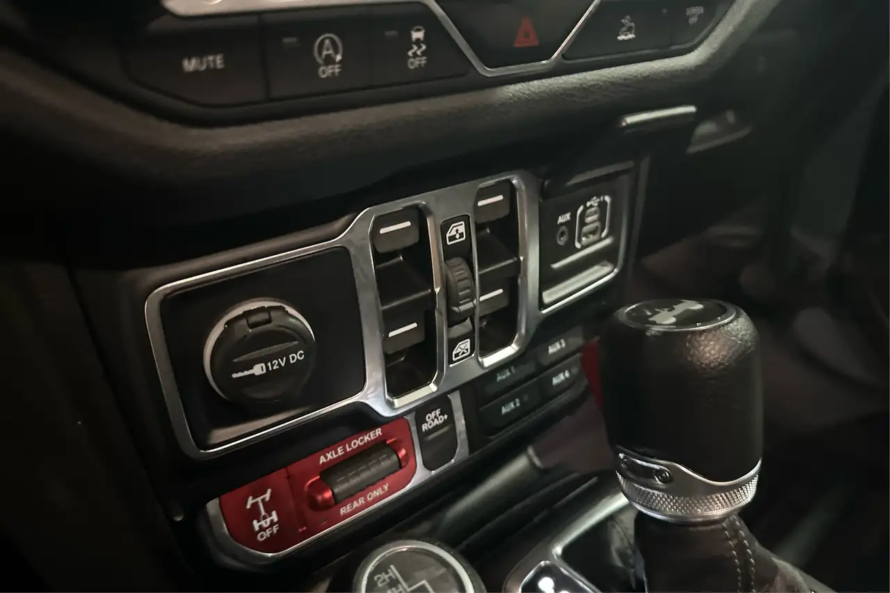 Jeep Wrangler - Image 24