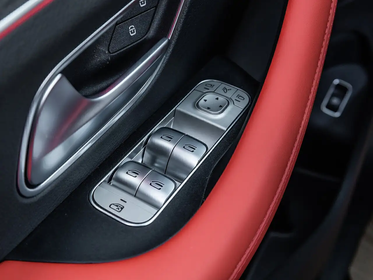 Mercedes-Benz GLE - Image 23
