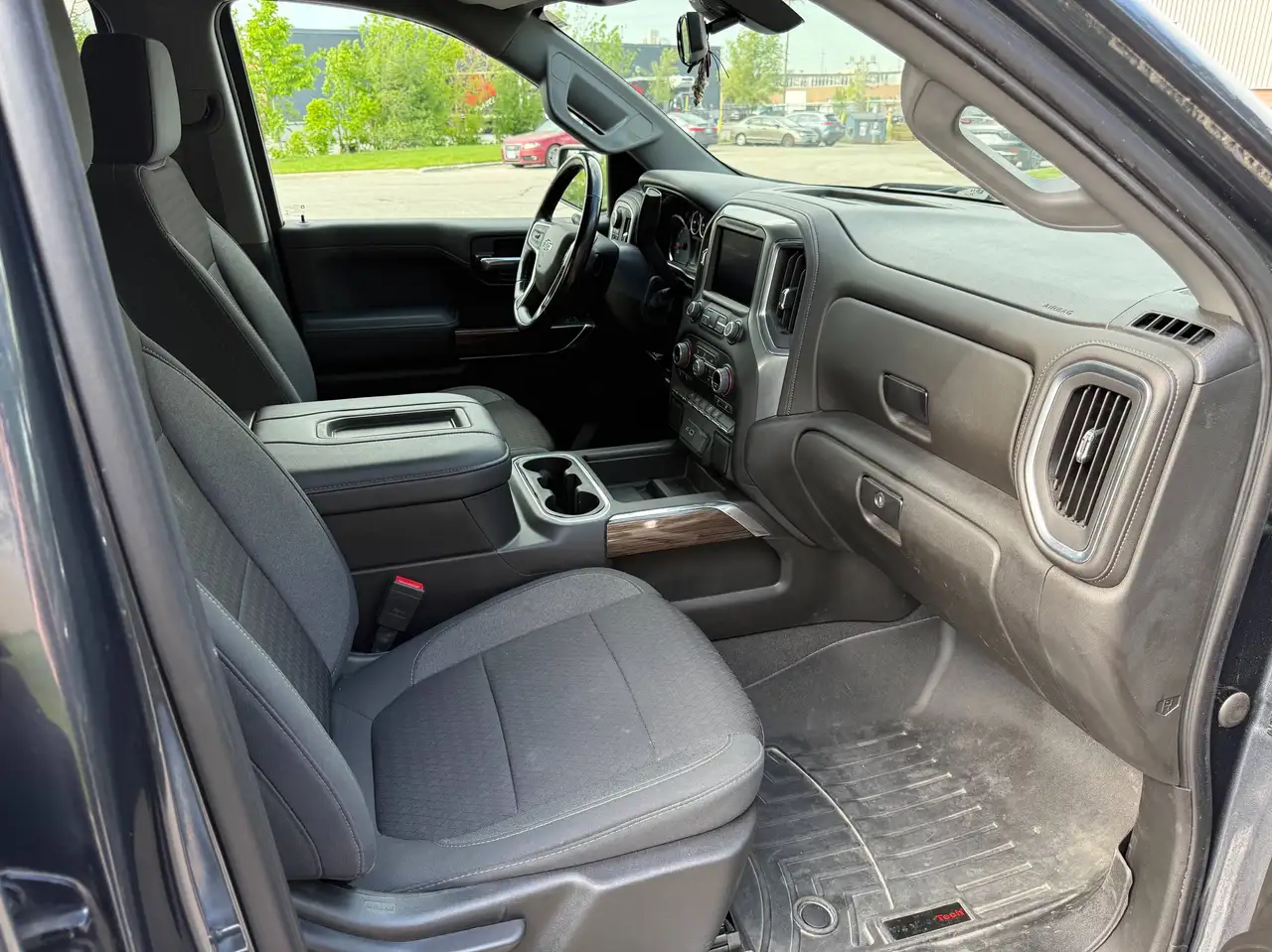 Chevrolet Silverado 1500 - Image 15