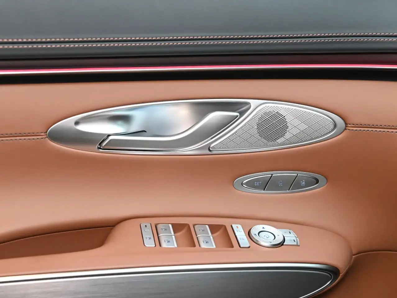Genesis GV70 - Image 11