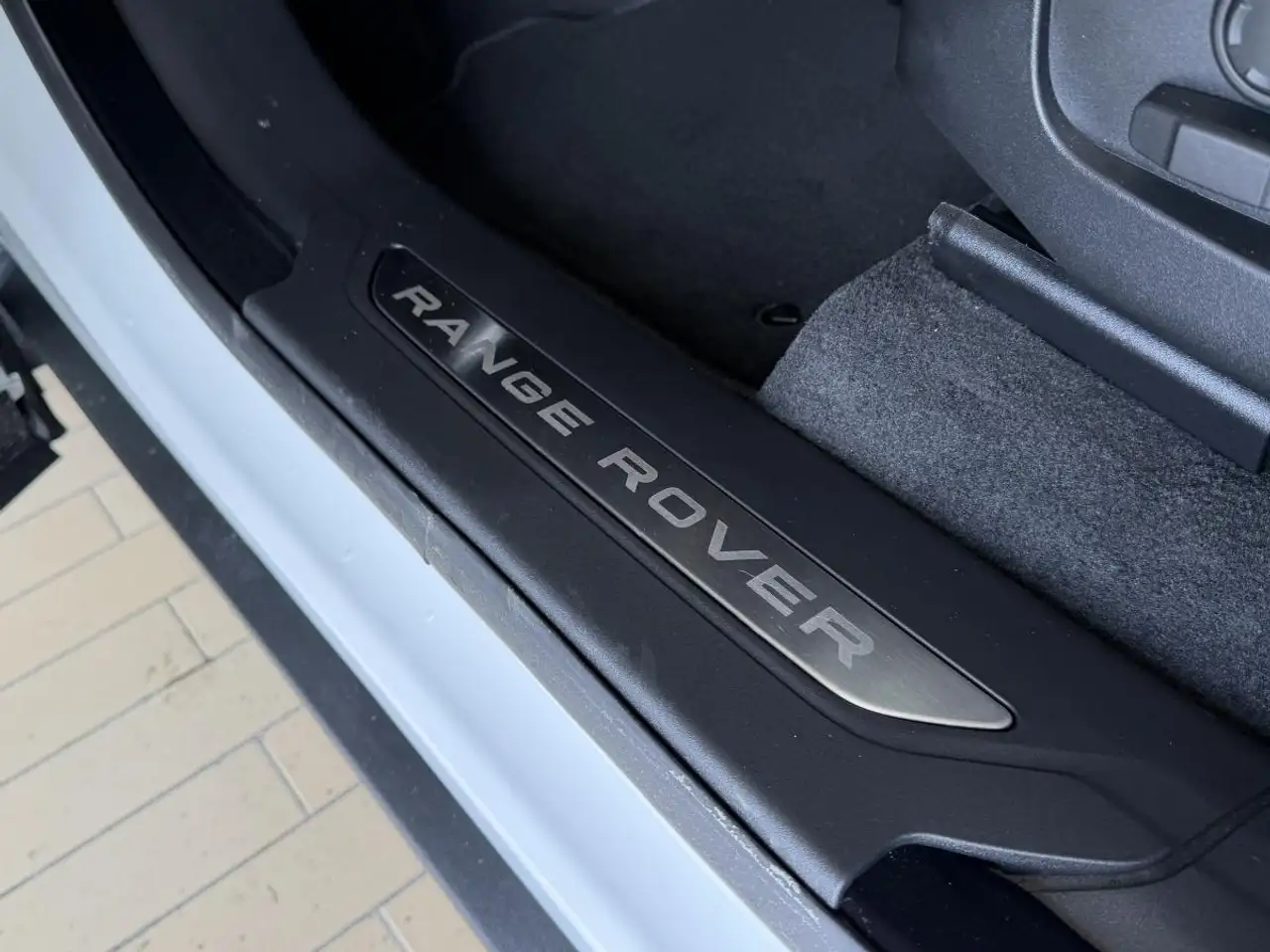 Land Rover Range Rover Velar - Image 13