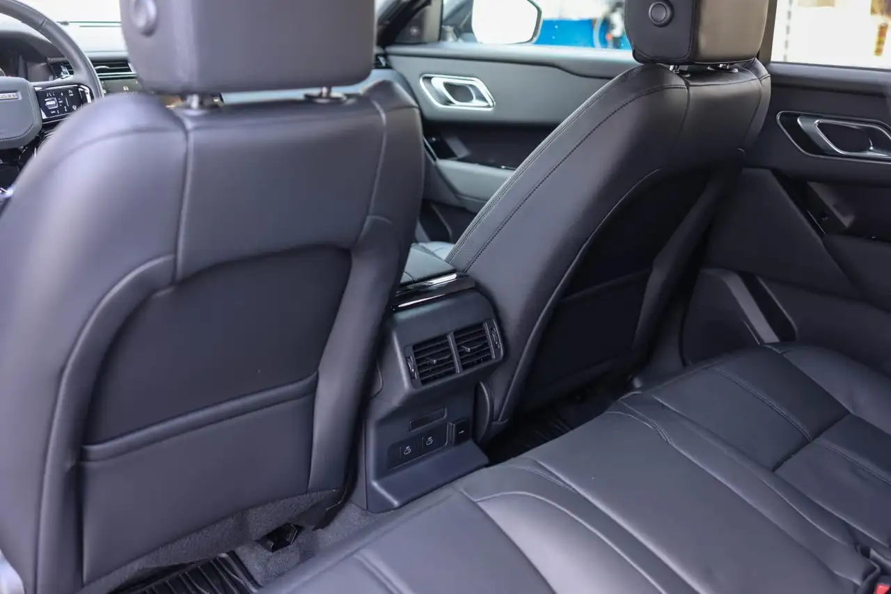 Land Rover Range Rover Velar - Image 32