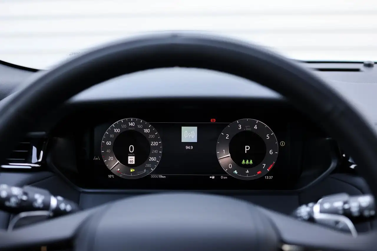 Land Rover Range Rover Velar - Image 22