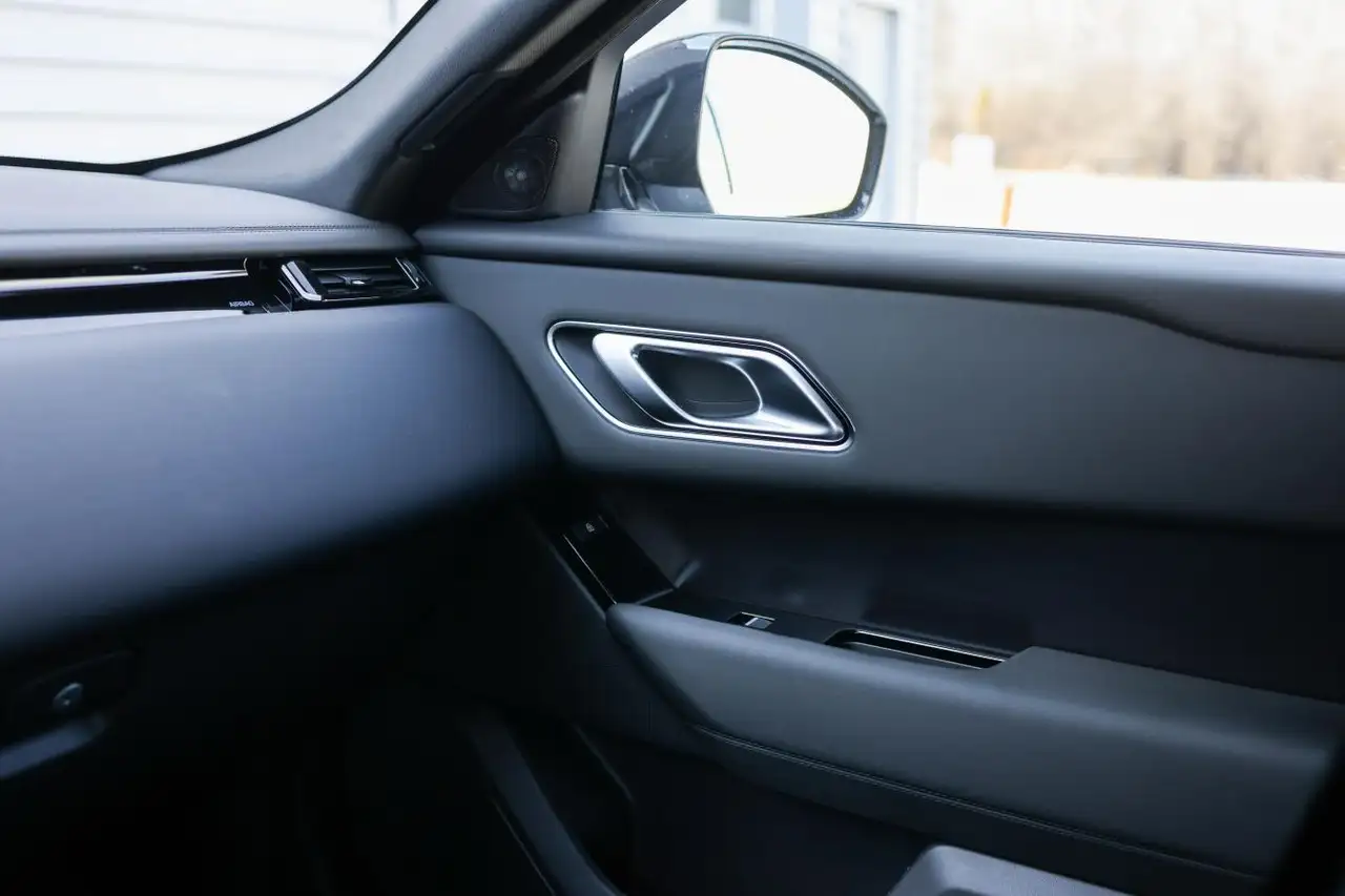 Land Rover Range Rover Velar - Image 18