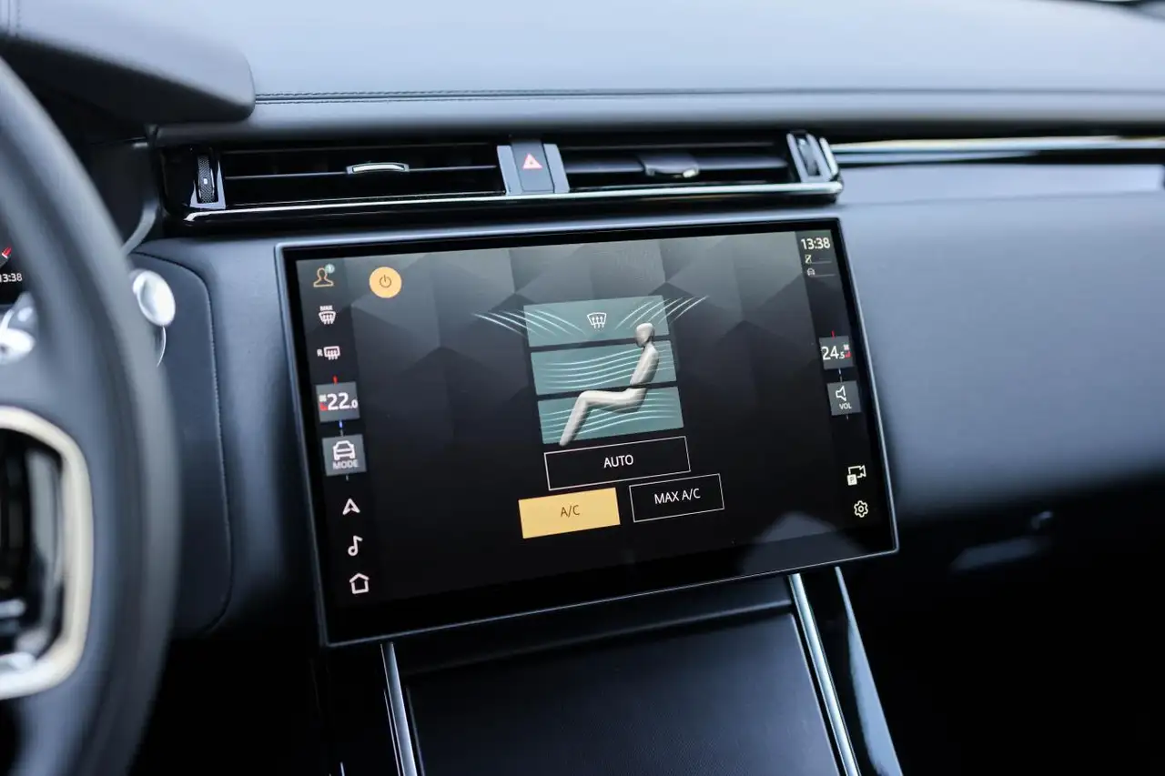 Land Rover Range Rover Velar - Image 27