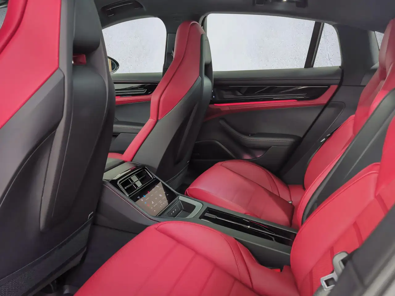 Porsche Panamera - Image 23