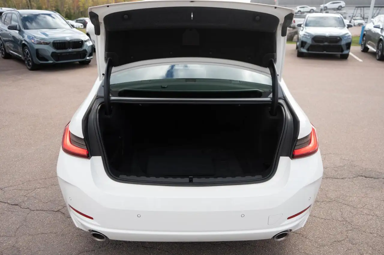 BMW 3 Series - Image 11