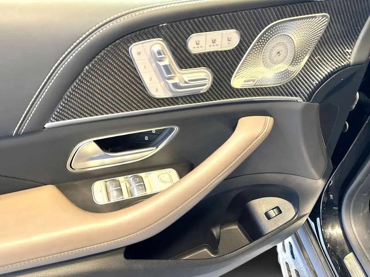 Mercedes-Benz GLS - Image 17