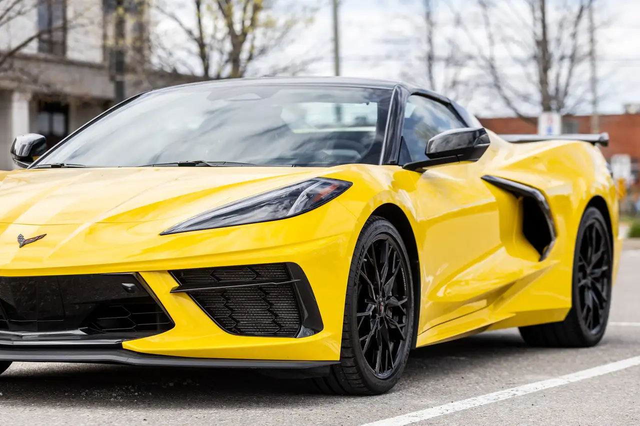 Chevrolet Corvette - Image 31