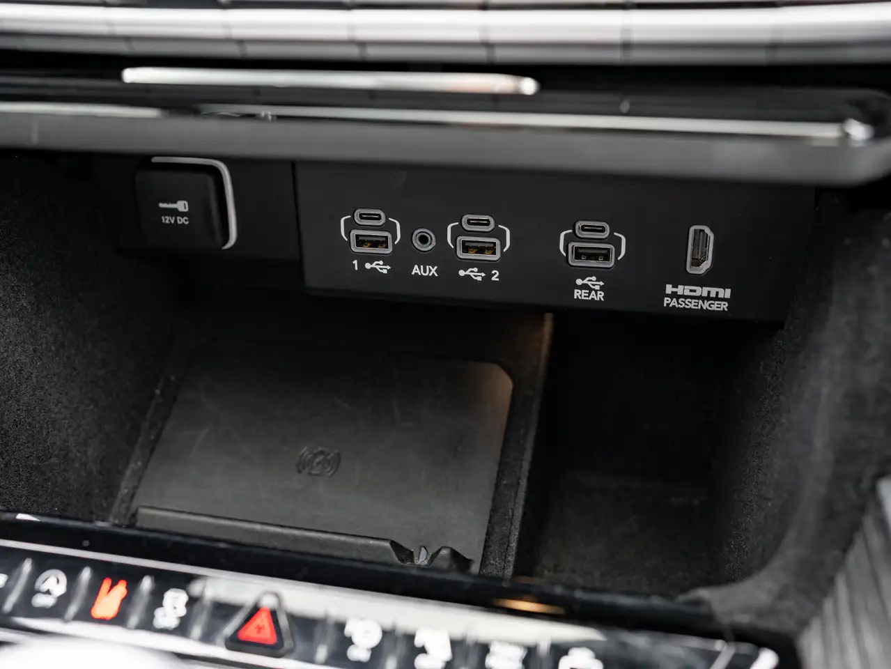 Jeep Wagoneer - Image 36