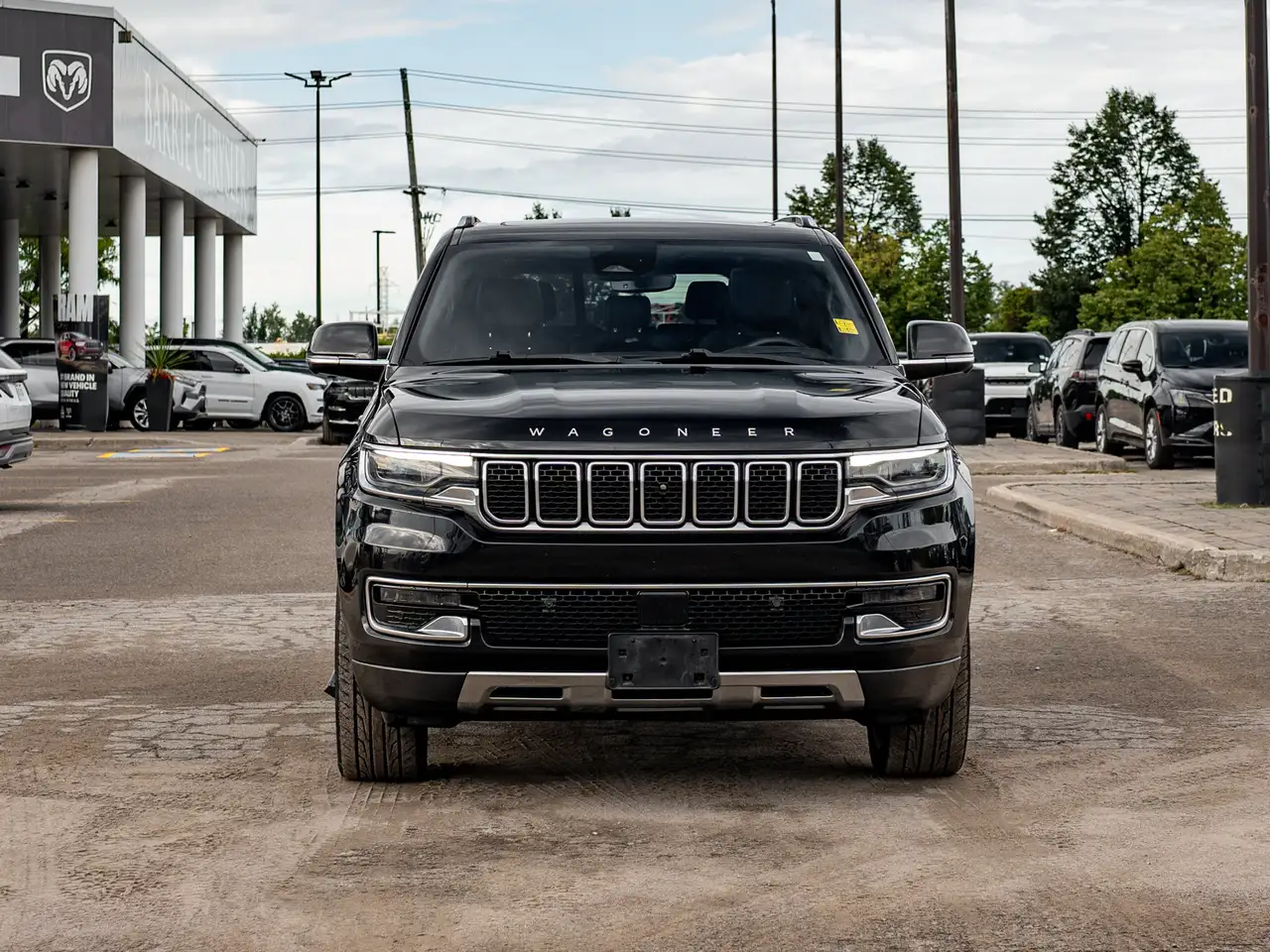 Jeep Wagoneer - Image 14