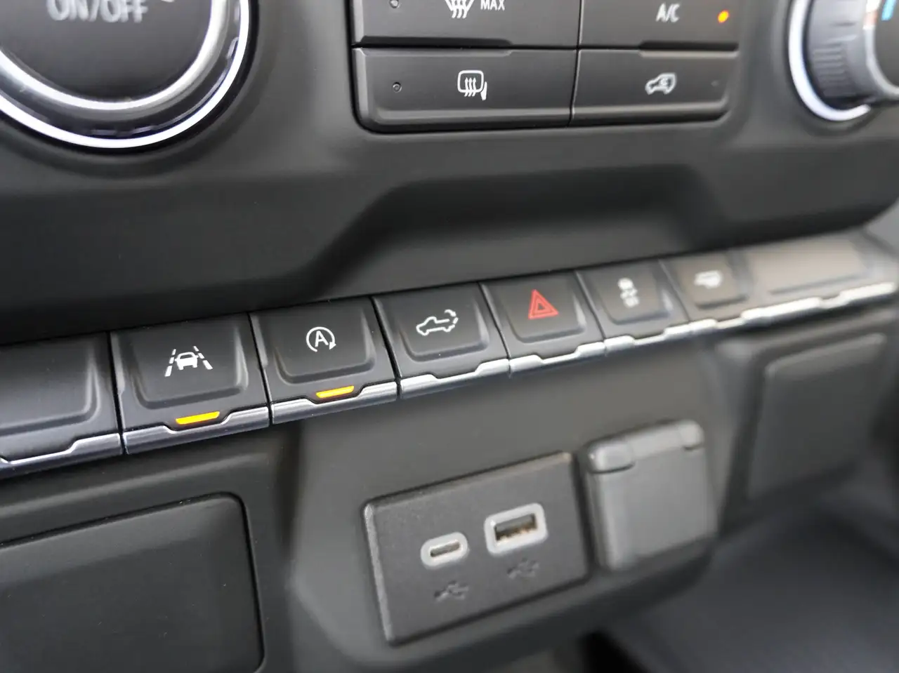 Chevrolet Silverado 1500 - Image 28