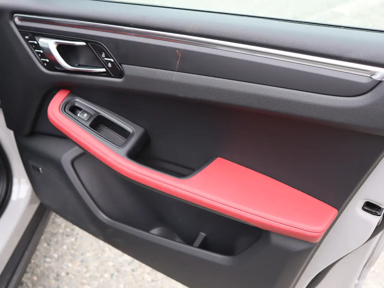 Porsche Macan - Image 25