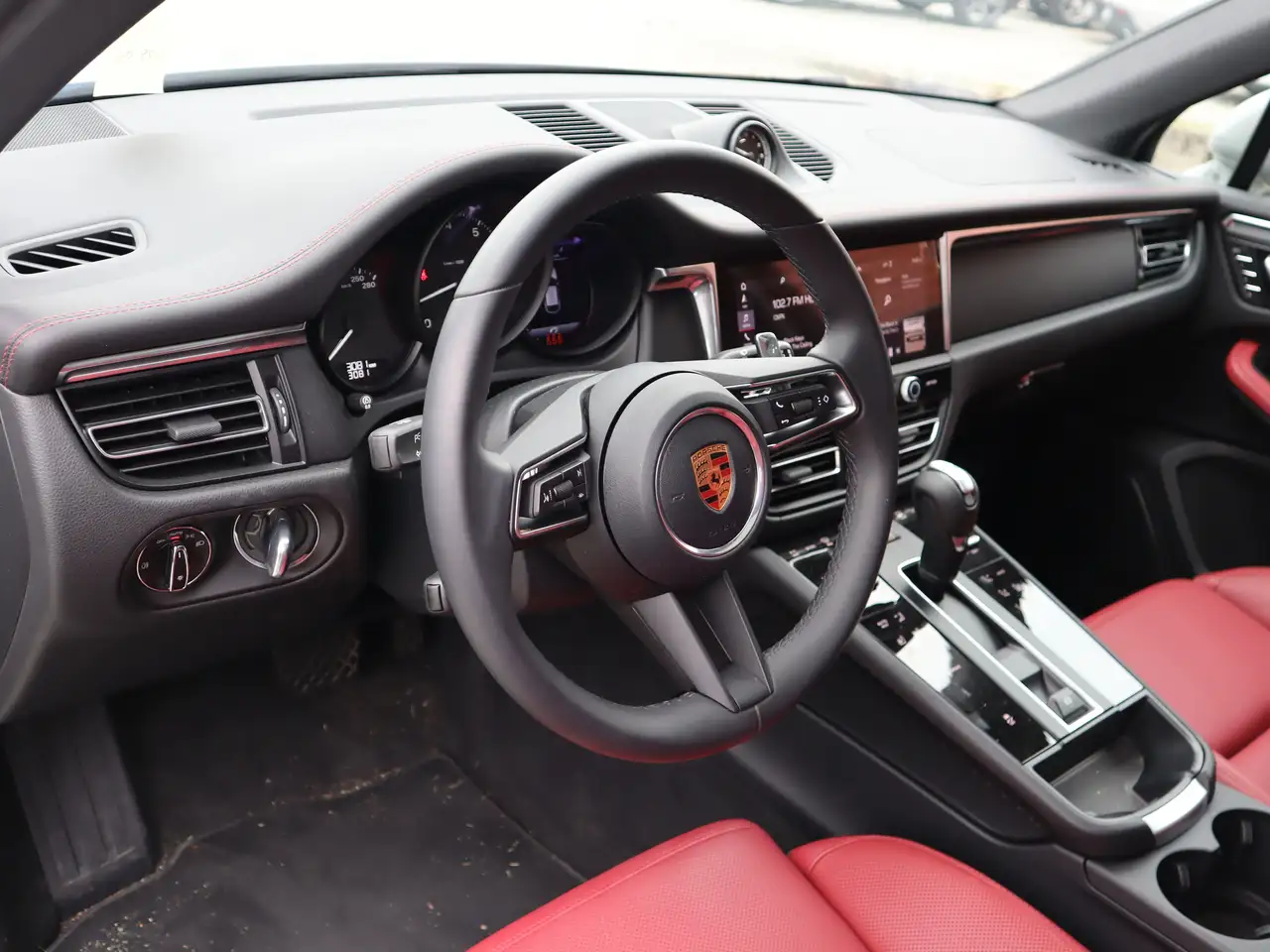 Porsche Macan - Image 12