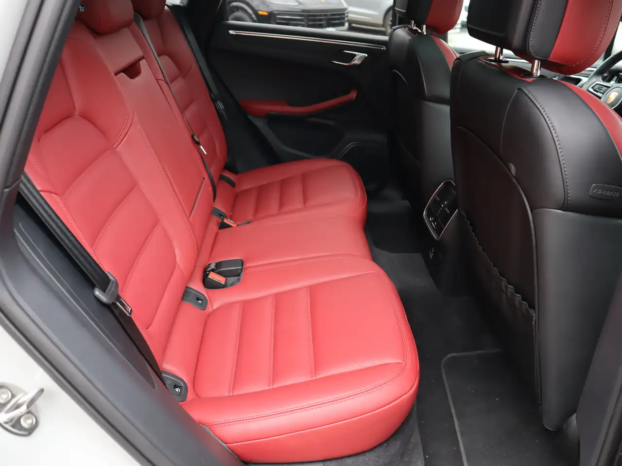 Porsche Macan - Image 26