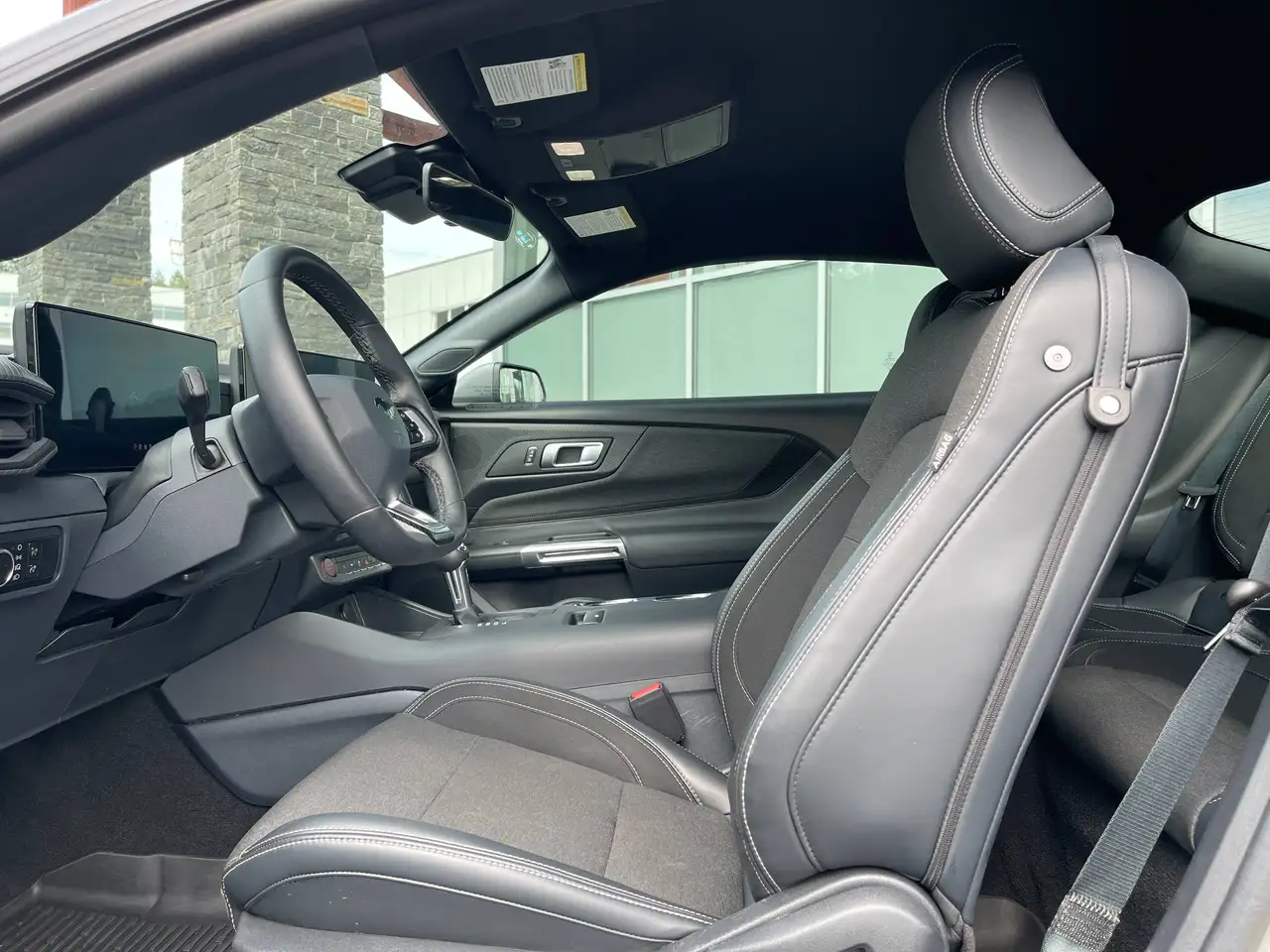 Ford Mustang - Image 12