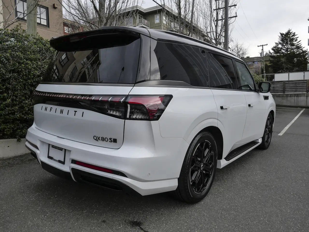 Infiniti QX80 - Image 3