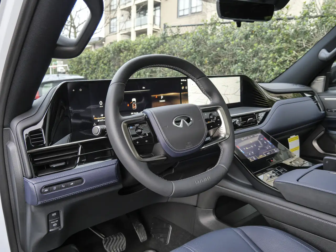 Infiniti QX80 - Image 21