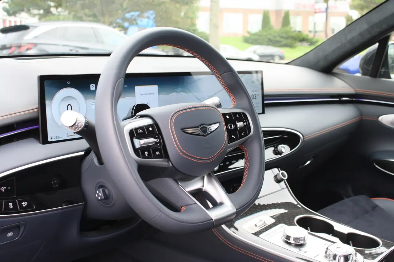Genesis GV70 - Image 12