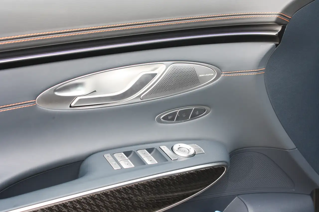 Genesis GV70 - Image 8
