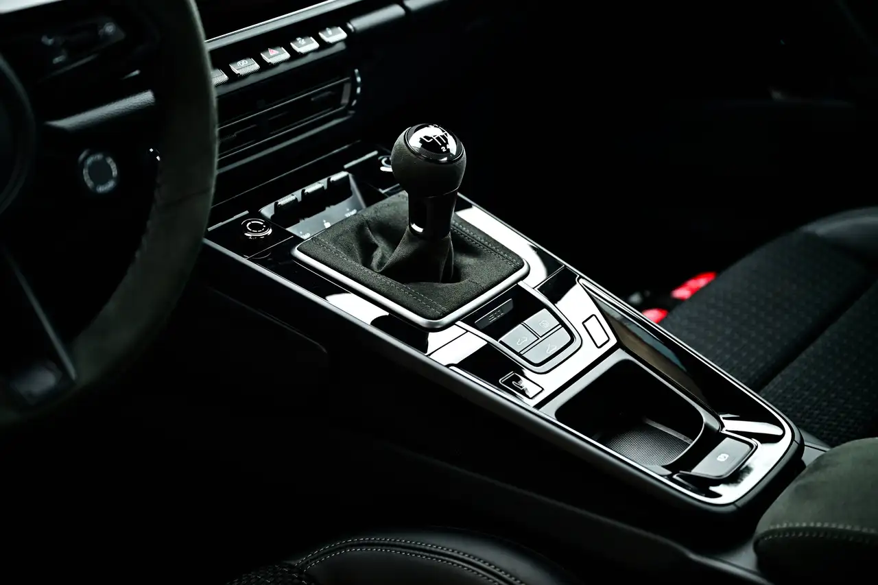Porsche 911 - Image 23
