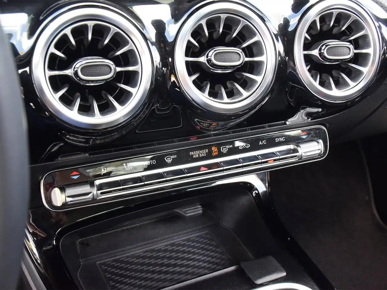 Mercedes-Benz CLA - Image 21