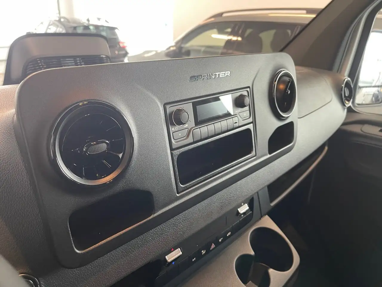 Mercedes-Benz Sprinter - Image 12